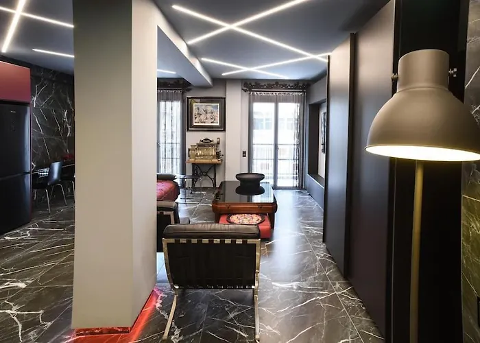 Luxury Apt For Friends & Family, At Mitropoleos