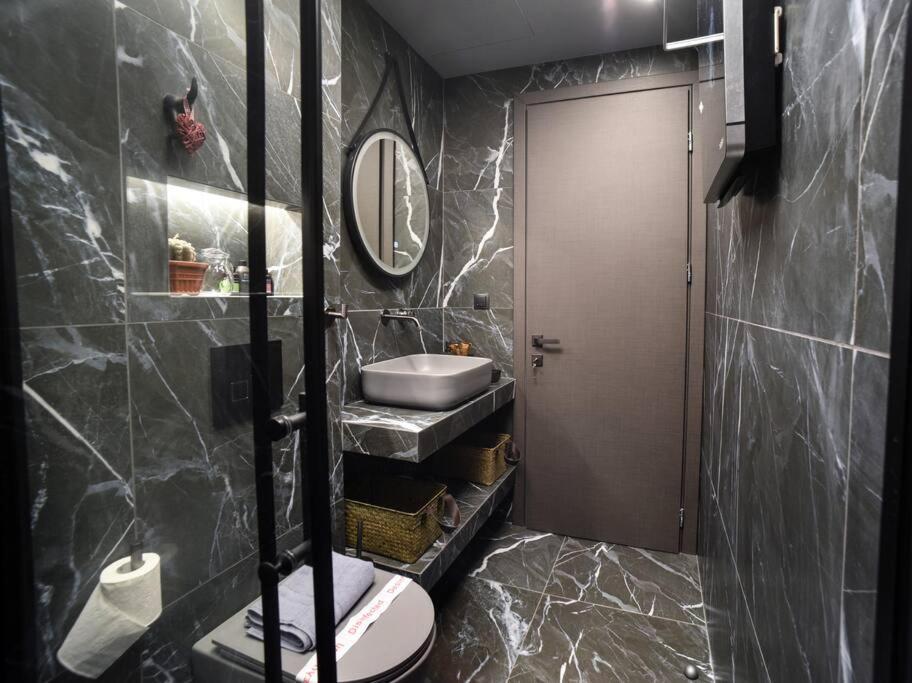 Luxury For Friends & Family, At Mitropoleos Daire Selanik